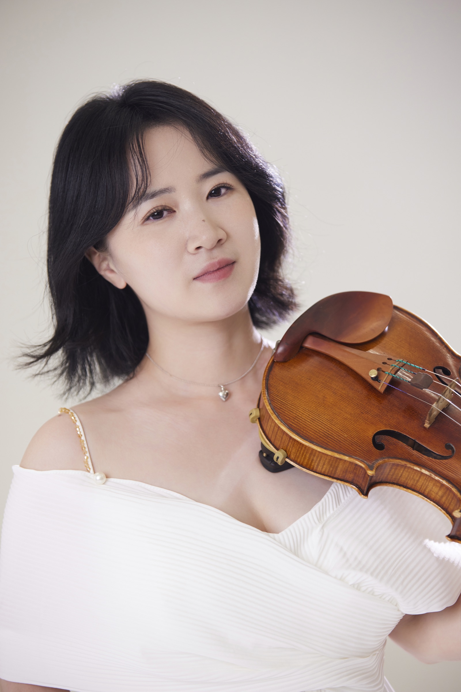 Yue Sun with her violin